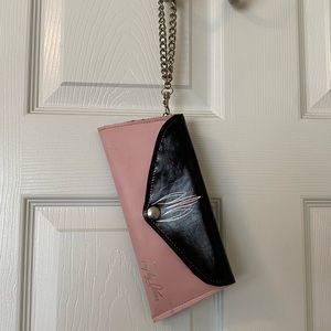 Trophy Queen Wristlet - matte pink & black